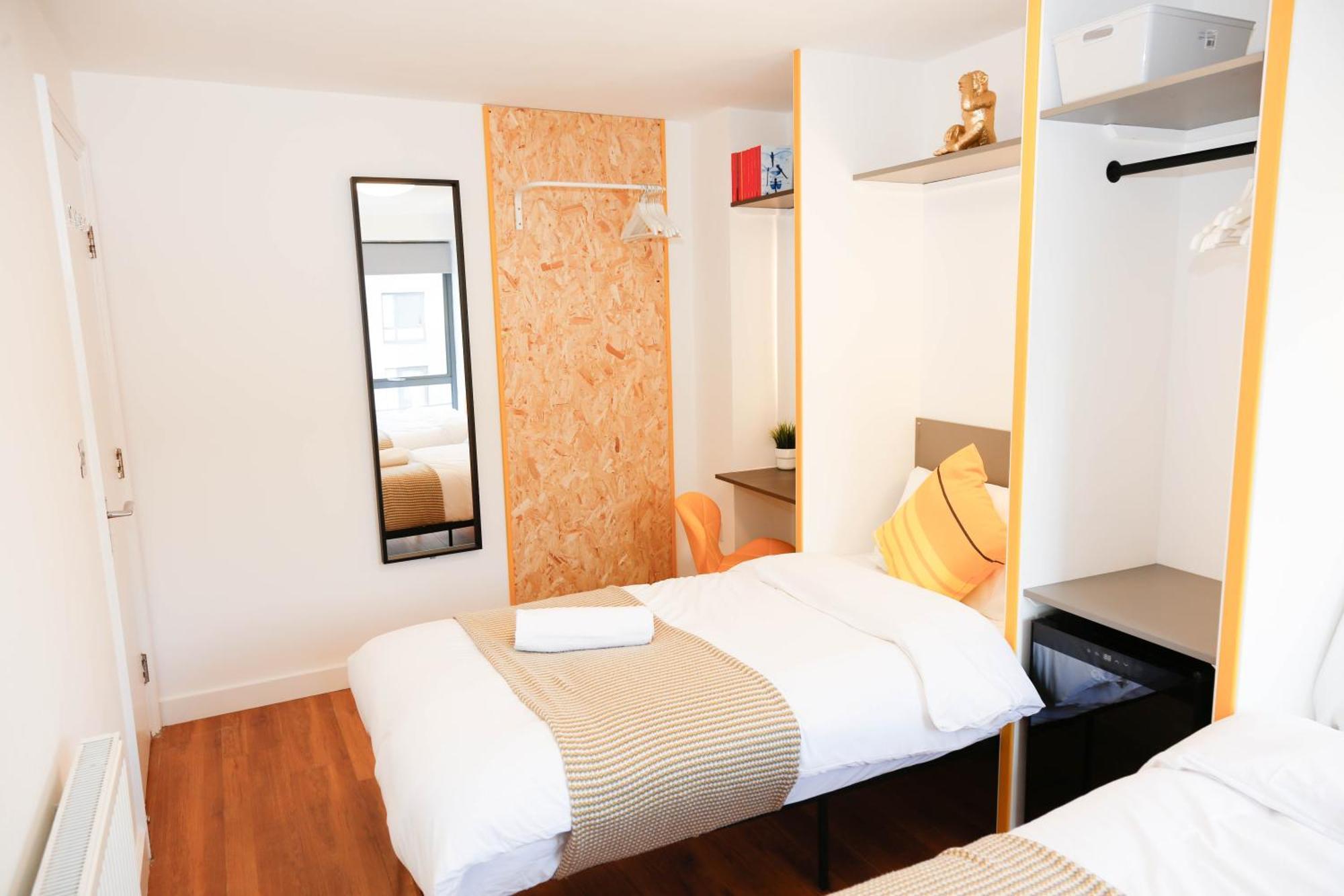 New Luxury Apartments In Central Location Next To Shops, Cafes, Bars & Metro 런던 외부 사진