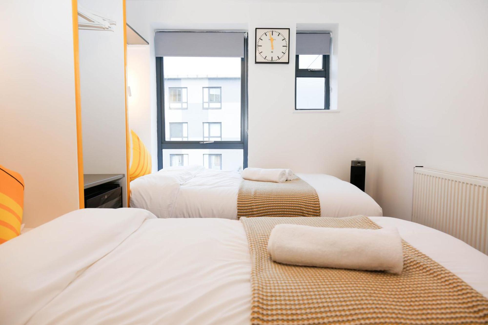 New Luxury Apartments In Central Location Next To Shops, Cafes, Bars & Metro 런던 외부 사진