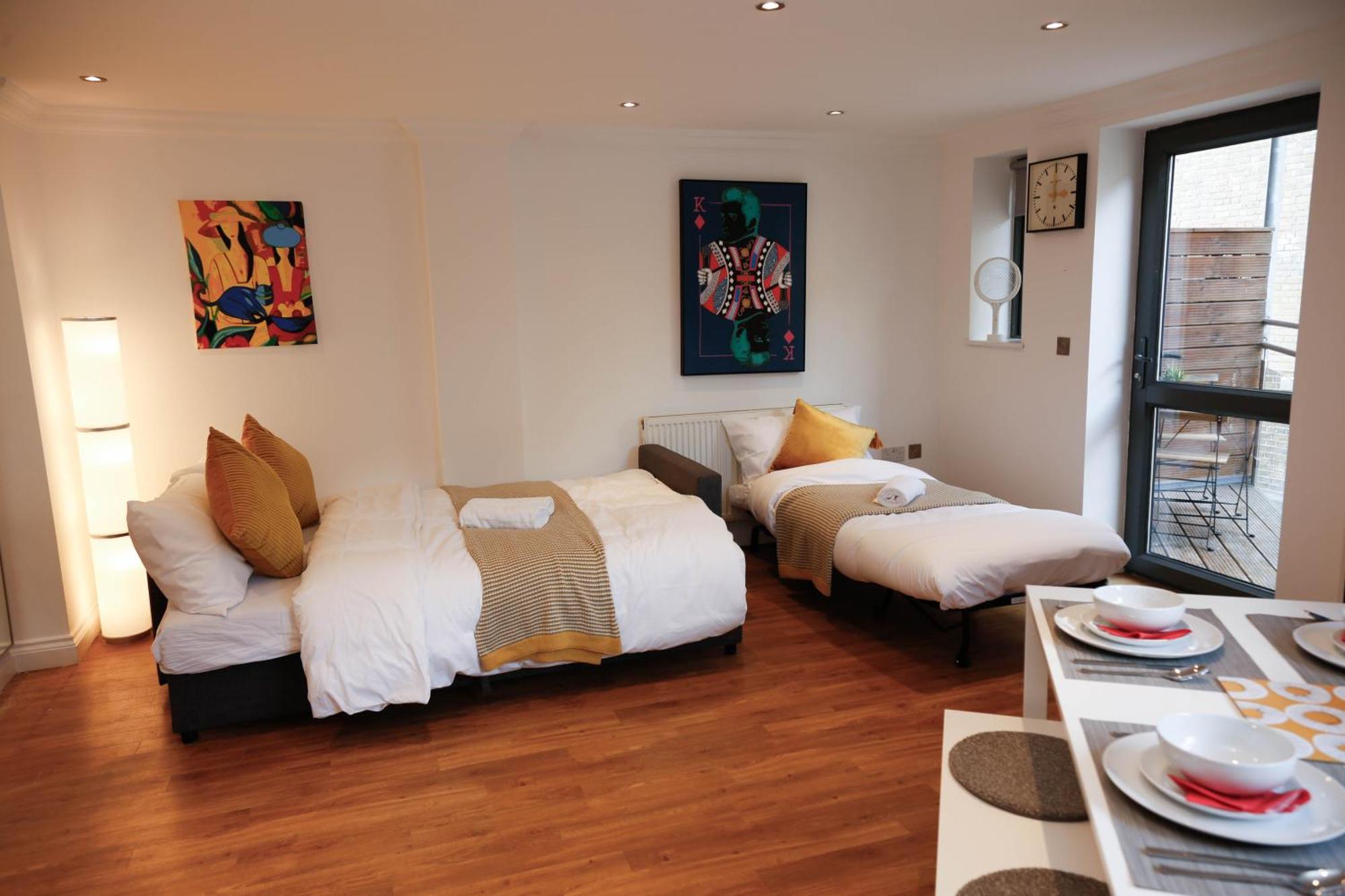 New Luxury Apartments In Central Location Next To Shops, Cafes, Bars & Metro 런던 외부 사진