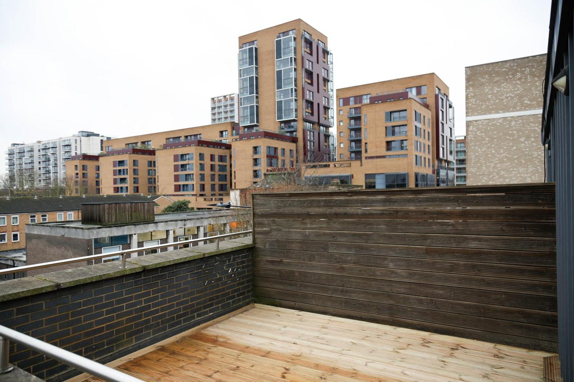 New Luxury Apartments In Central Location Next To Shops, Cafes, Bars & Metro 런던 외부 사진