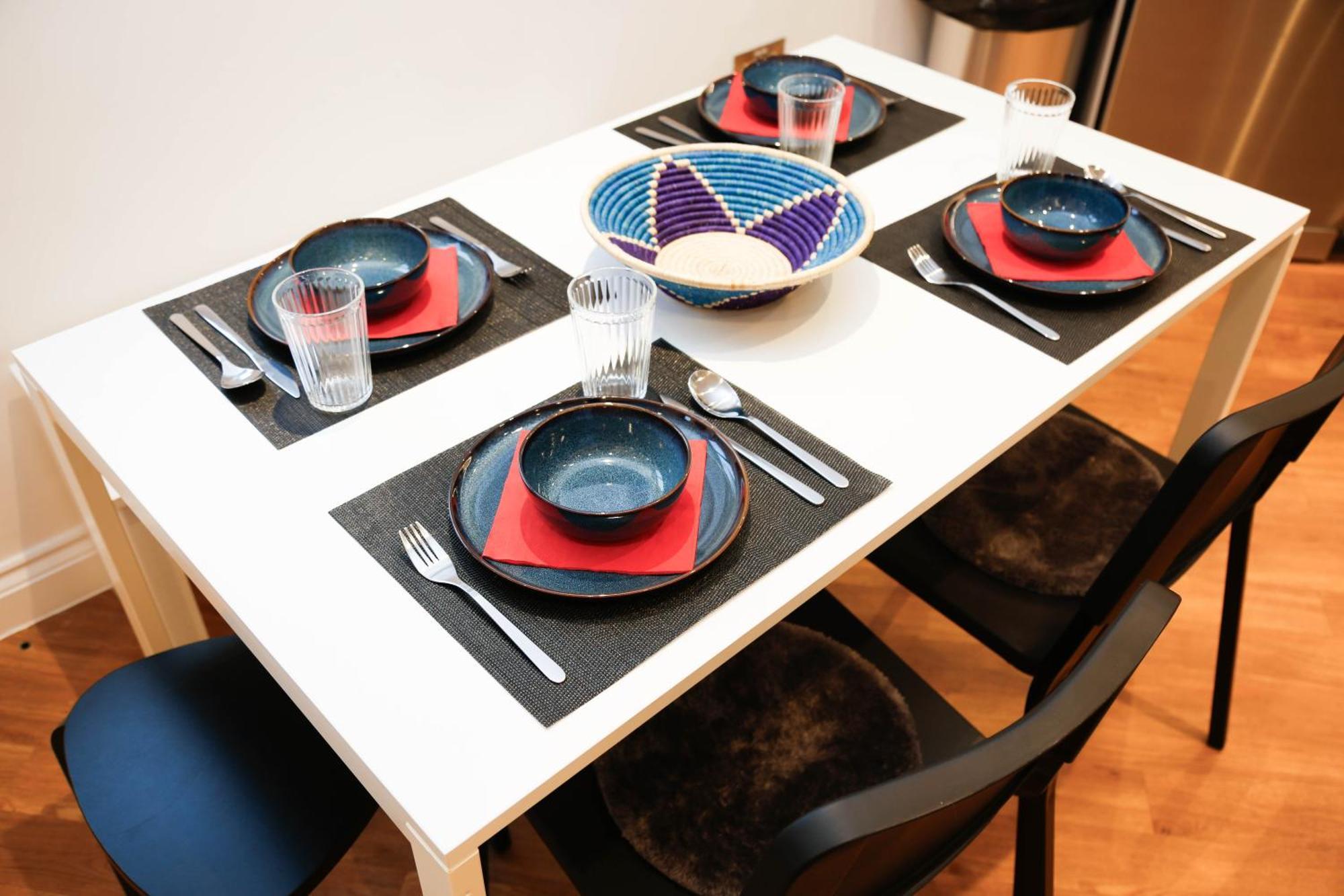 New Luxury Apartments In Central Location Next To Shops, Cafes, Bars & Metro 런던 외부 사진