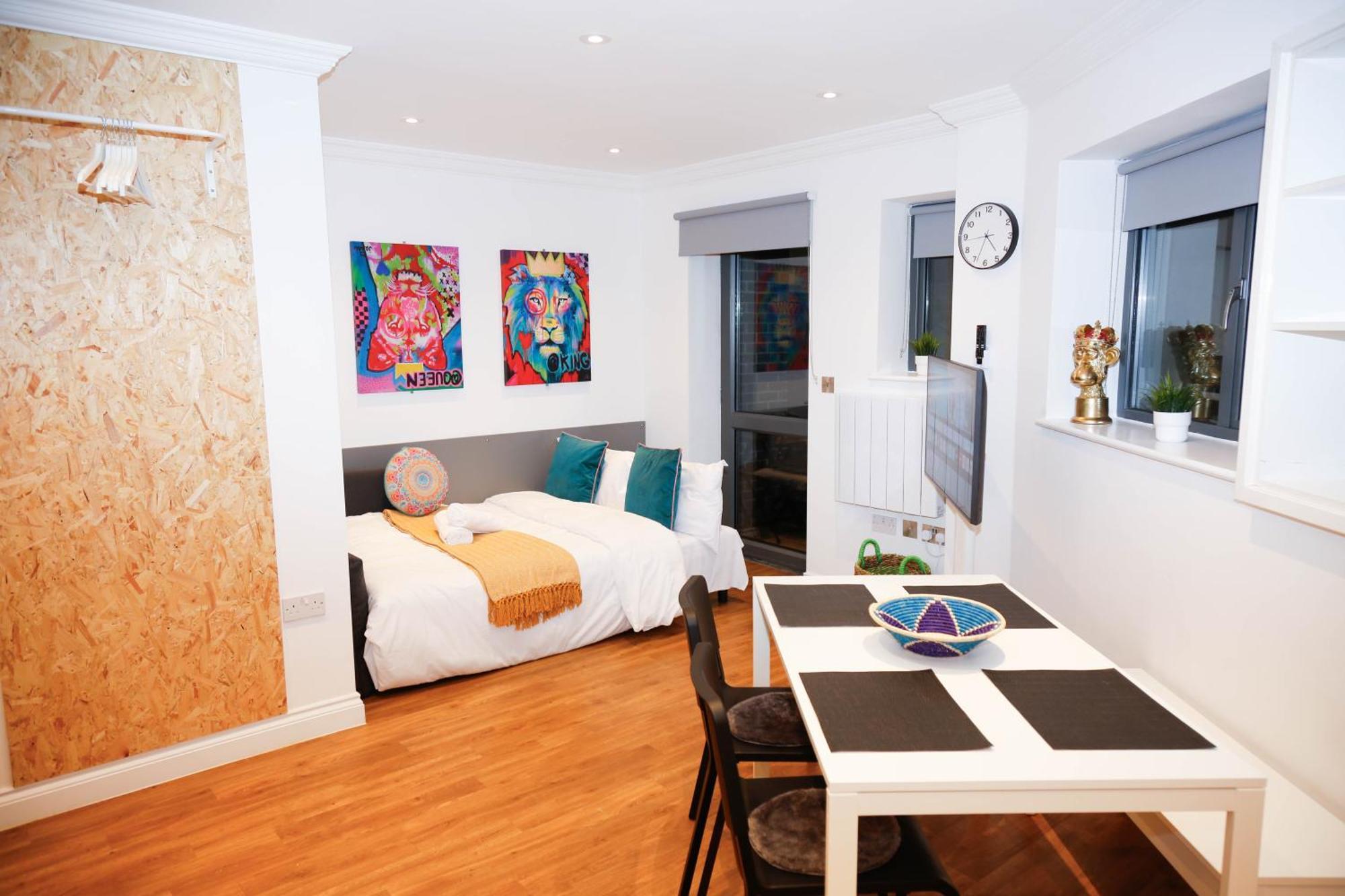 New Luxury Apartments In Central Location Next To Shops, Cafes, Bars & Metro 런던 외부 사진