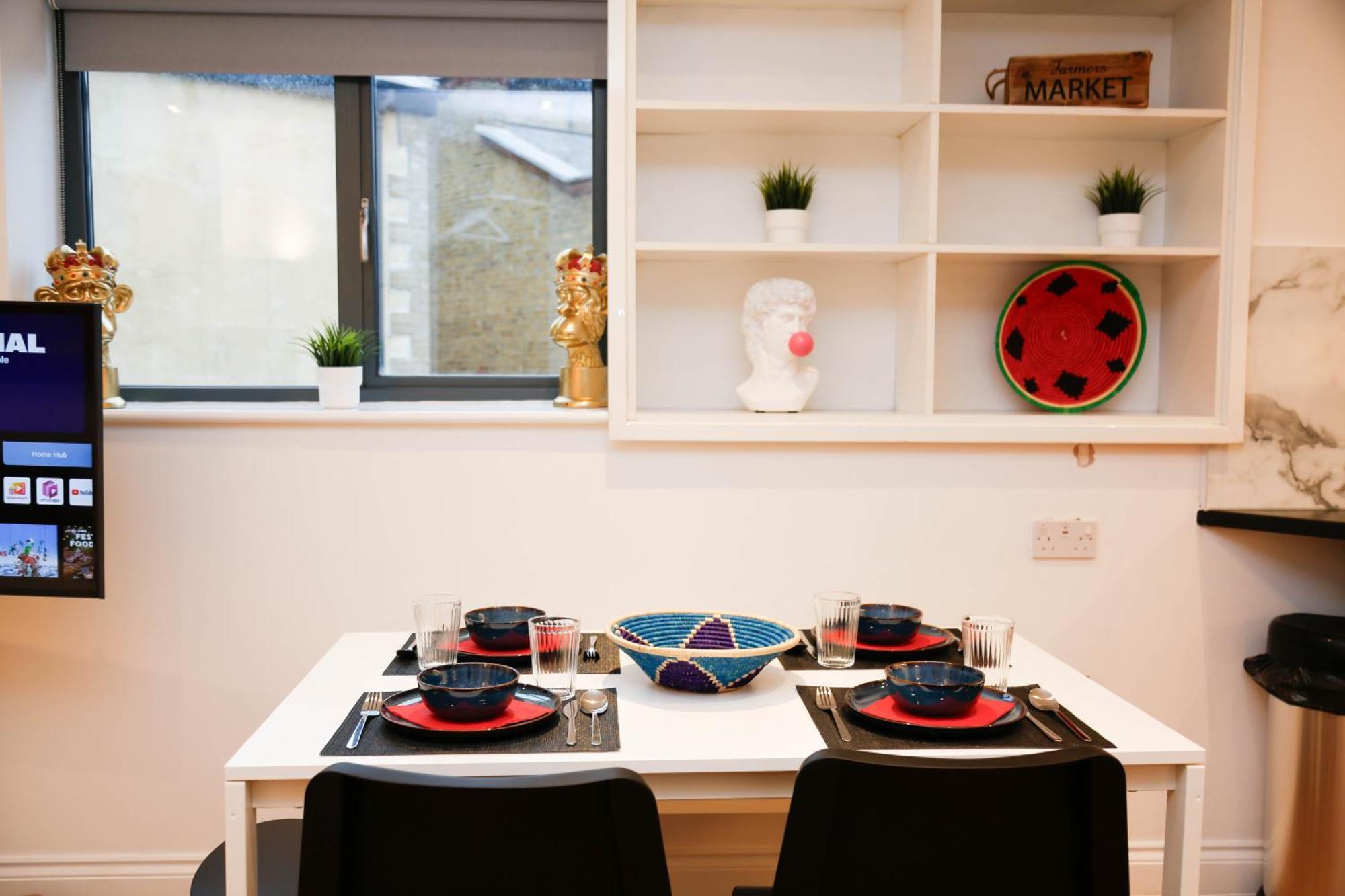 New Luxury Apartments In Central Location Next To Shops, Cafes, Bars & Metro 런던 외부 사진