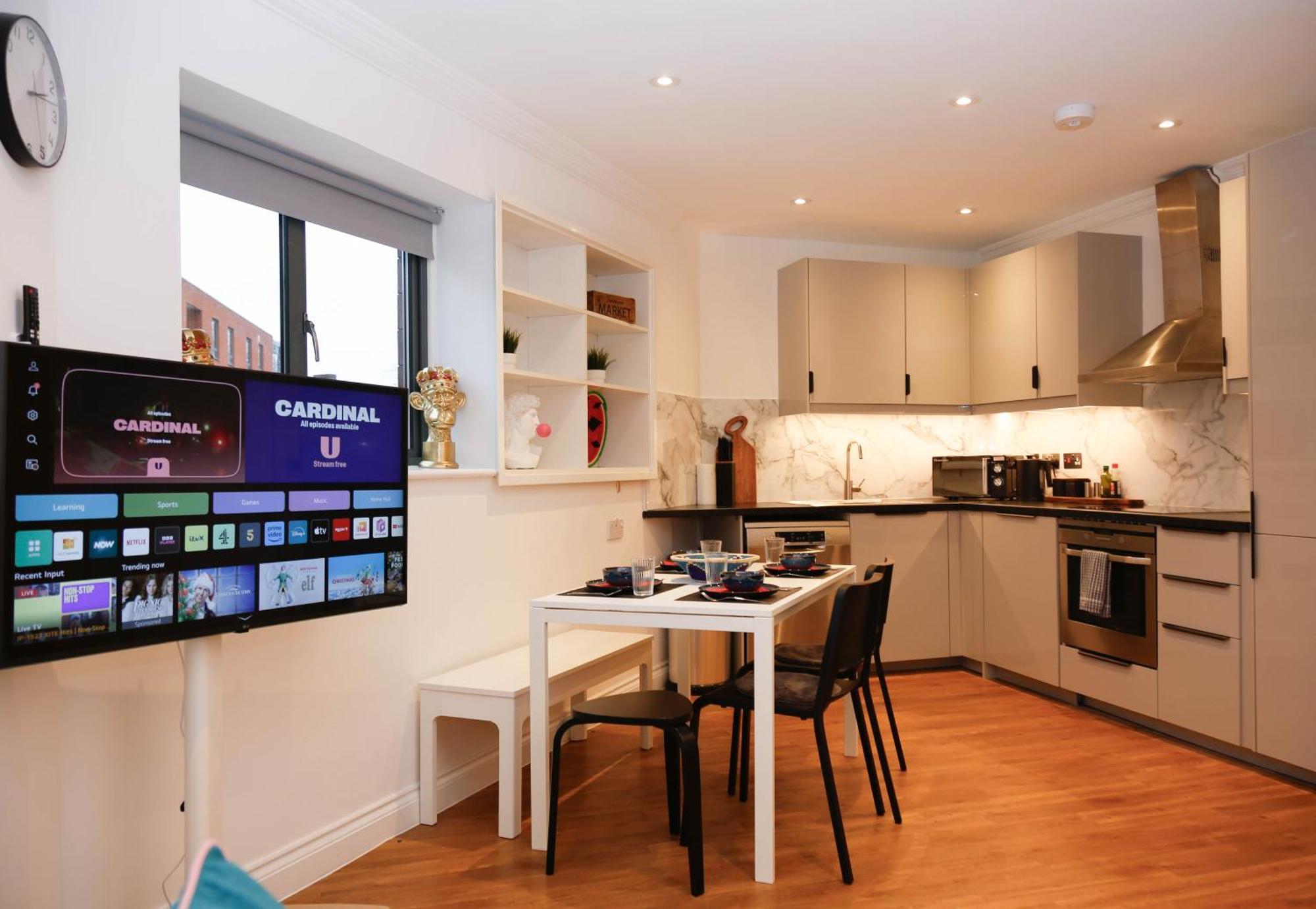 New Luxury Apartments In Central Location Next To Shops, Cafes, Bars & Metro 런던 외부 사진