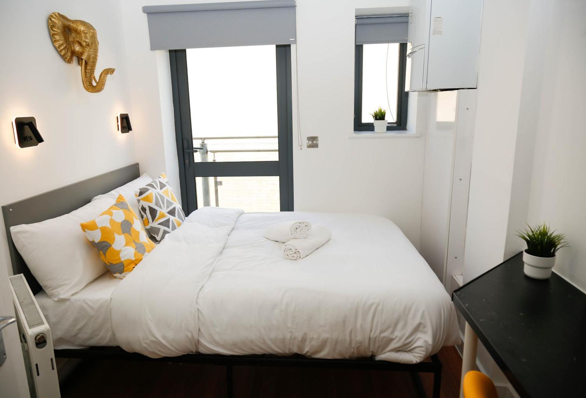 New Luxury Apartments In Central Location Next To Shops, Cafes, Bars & Metro 런던 외부 사진