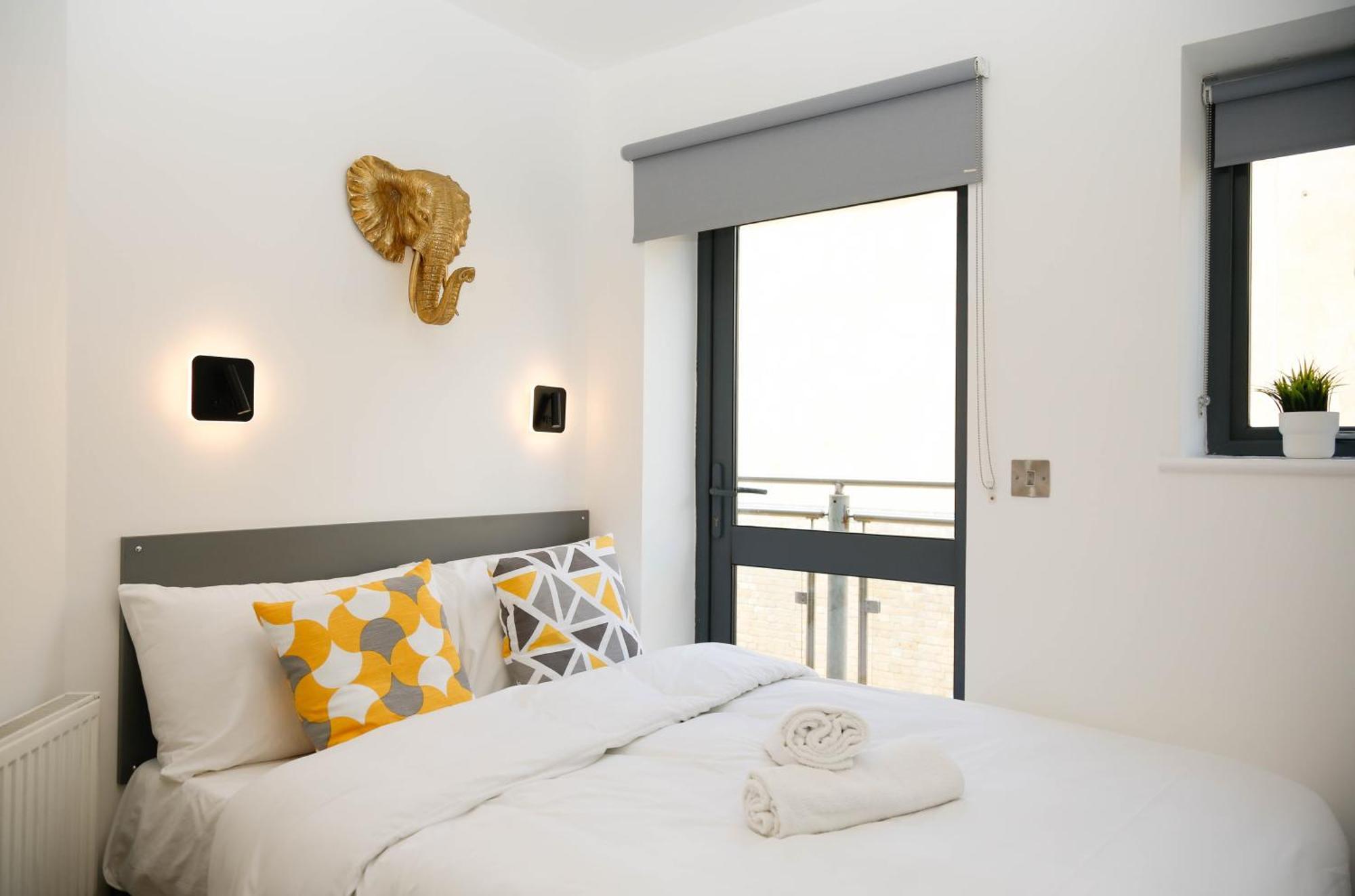 New Luxury Apartments In Central Location Next To Shops, Cafes, Bars & Metro 런던 외부 사진