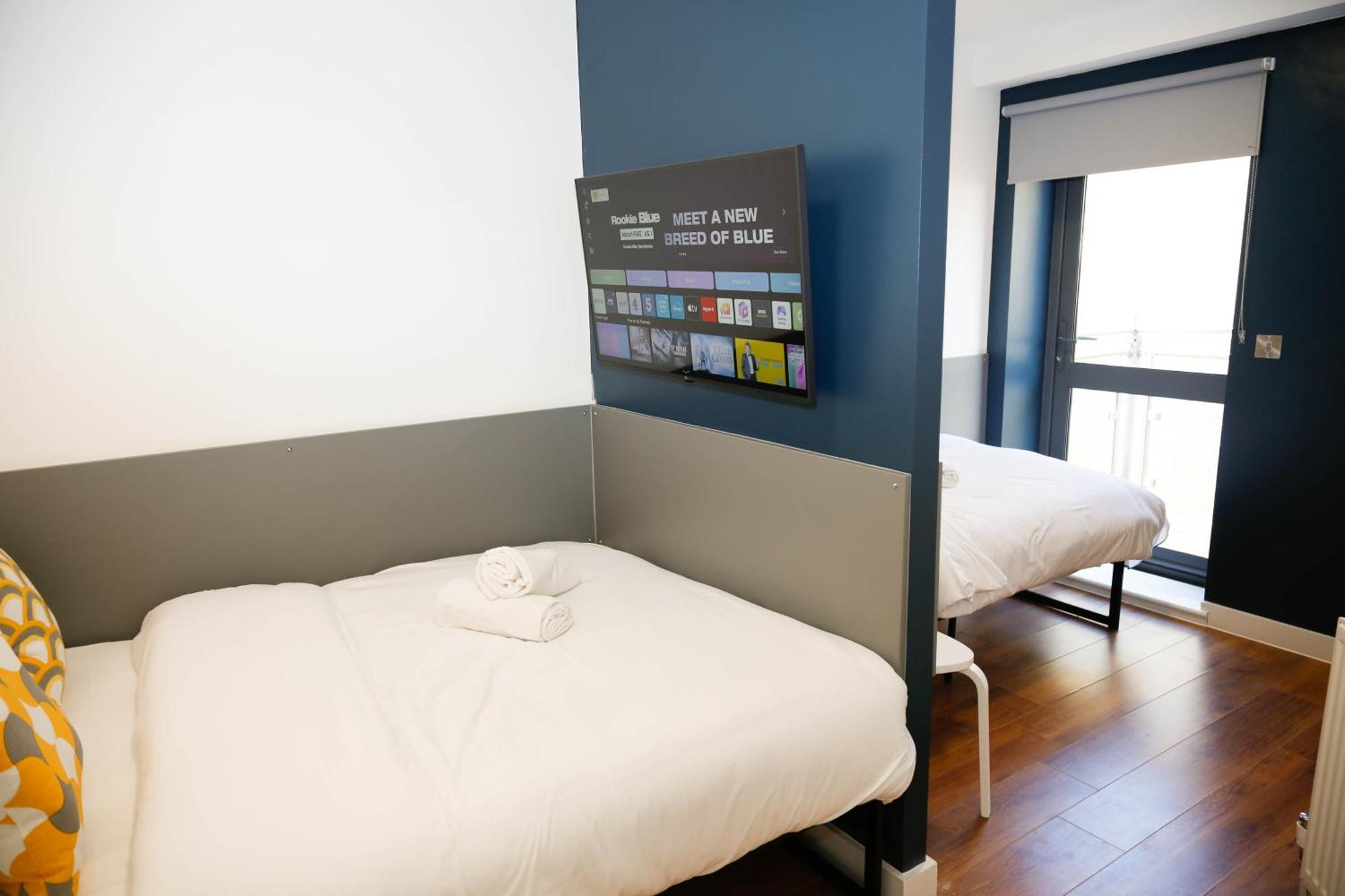 New Luxury Apartments In Central Location Next To Shops, Cafes, Bars & Metro 런던 외부 사진
